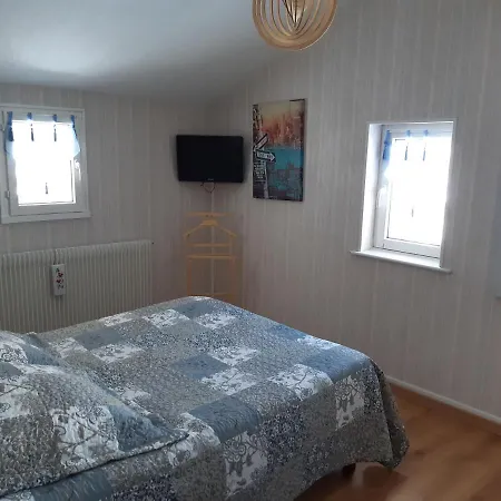 Gite Les Glycines Apartment